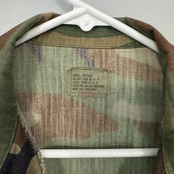 Vintage U.S. Army Woodland Camo BDU Combat Jacket Size Large Regular w/ Patches - Picture 6 of 7